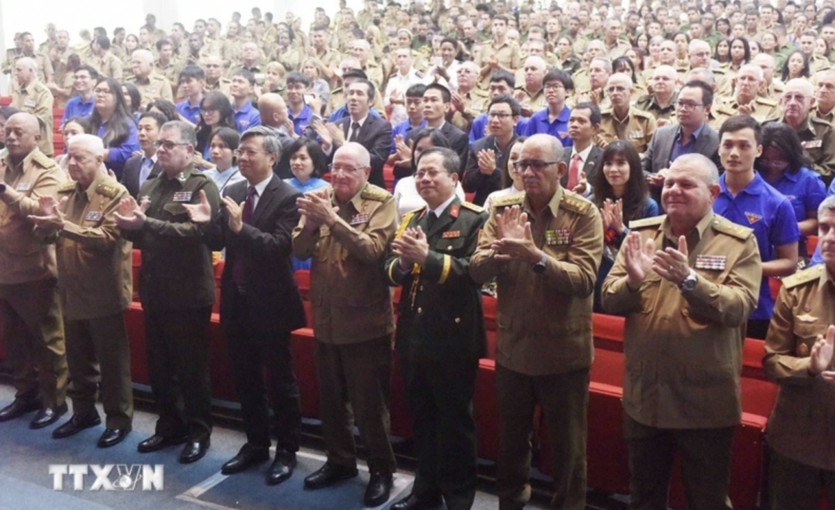 Cuban journalist impressed with Vietnamese army's growth